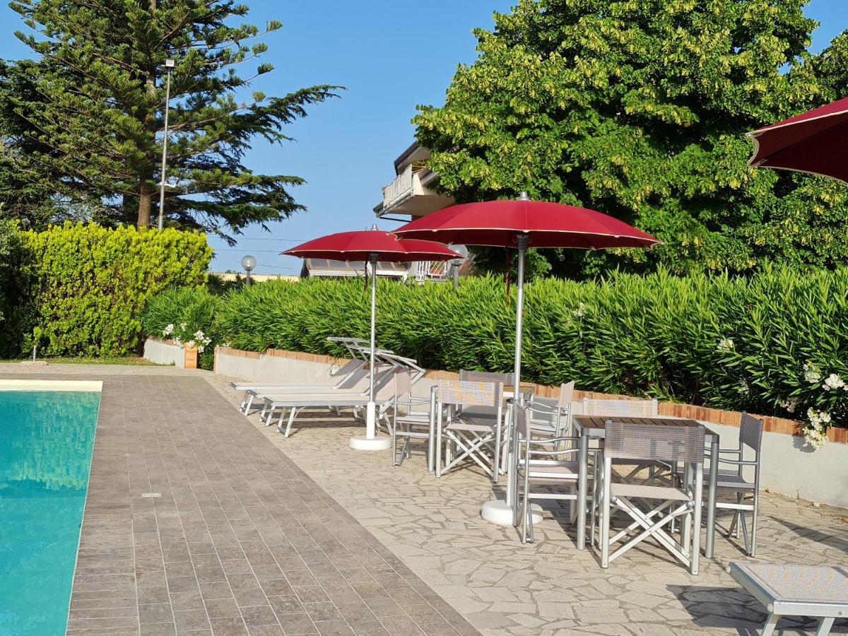 Gasthaus Le Bisceglie Albanella Exterior foto